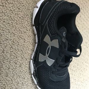 Underarmour Shoes (Size 2Y)